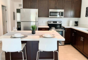 Spacious entire 2bdrm in Hollywood Downtown!
